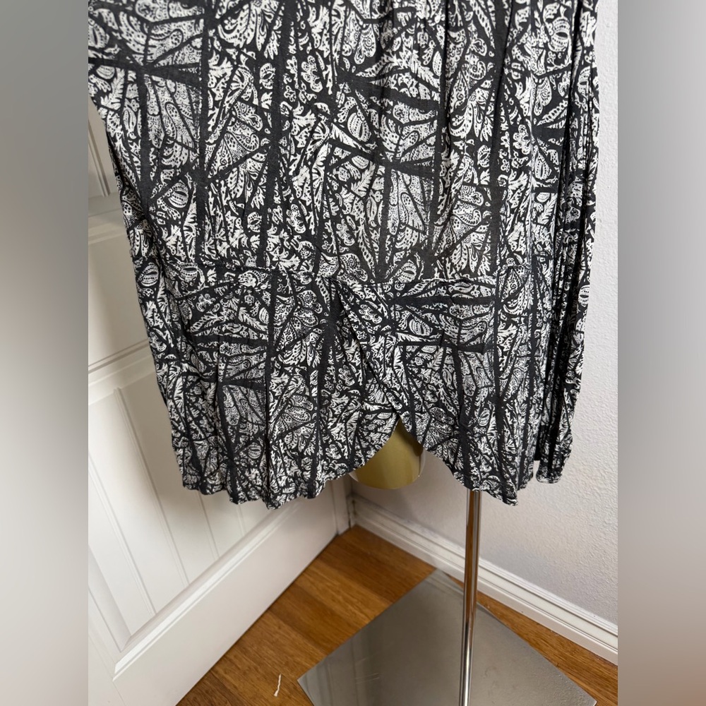 Free People Good Morning Cold Shoulder Abstract Print Top Blouse Size M - Picture 7 of 8